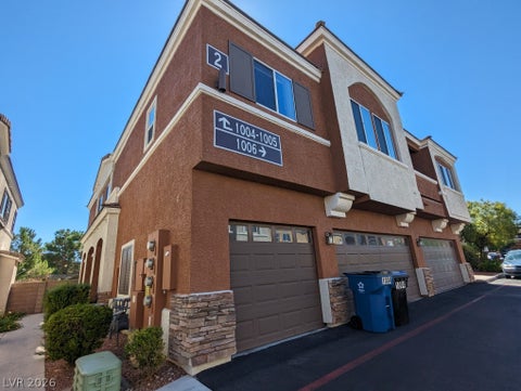 Townhouse For Rent - 9303 Gilcrease Avenue #1005<br/> Clark County, Las Vegas, NV 89149