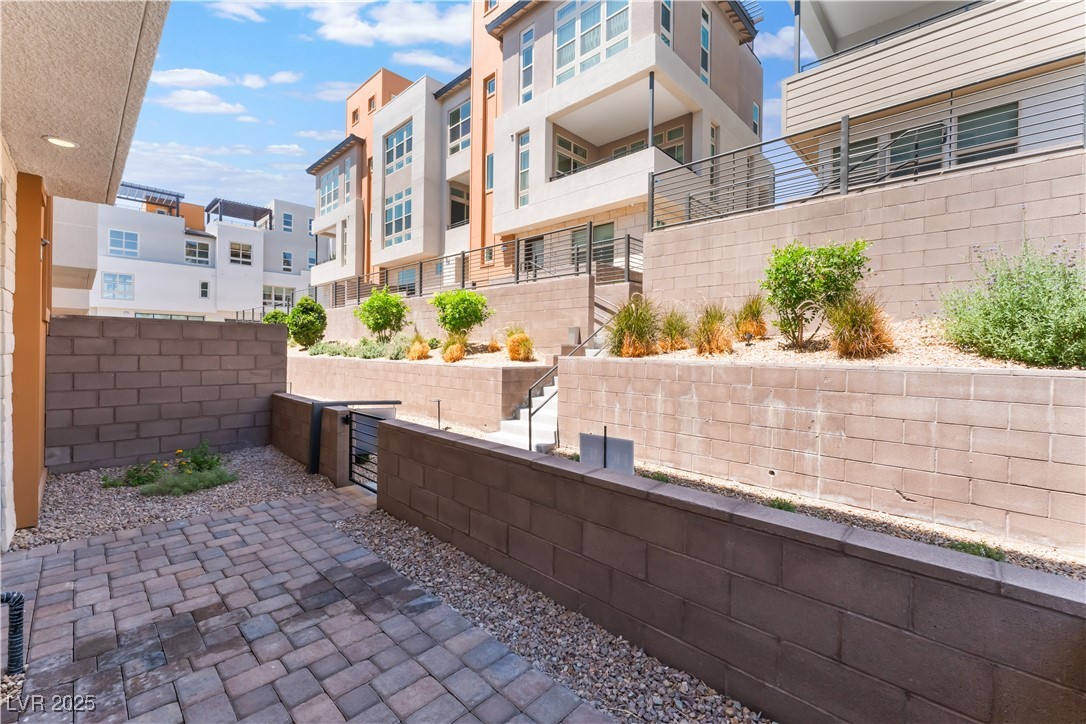 Properties 4 647 Spotted Falcon Street