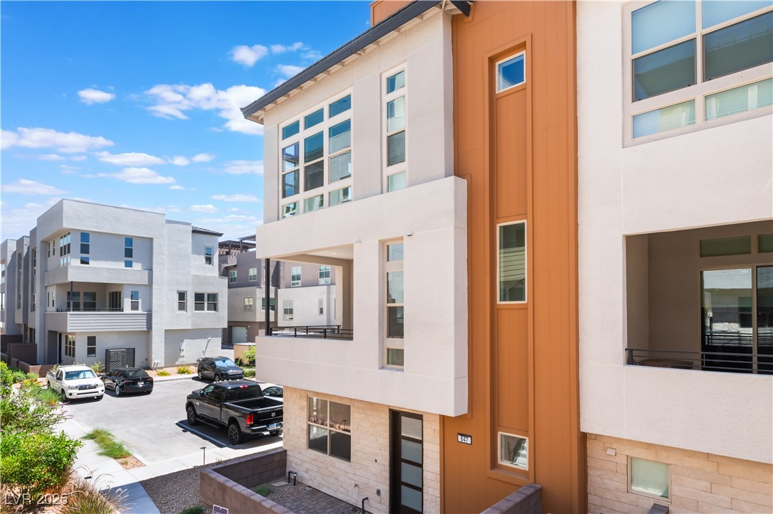 Properties 1 647 Spotted Falcon Street