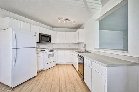 Condo For Rent - 5091 Pioneer Avenue #201<br/> Clark County, Las Vegas, NV 89146