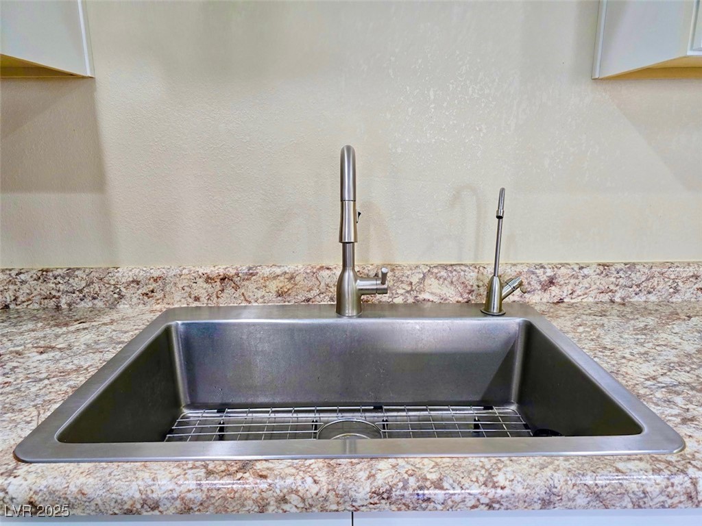 Las Vegas, Nevada 89103, United States, 2 Bedrooms Bedrooms, ,2 BathroomsBathrooms,Residential,Active,249088