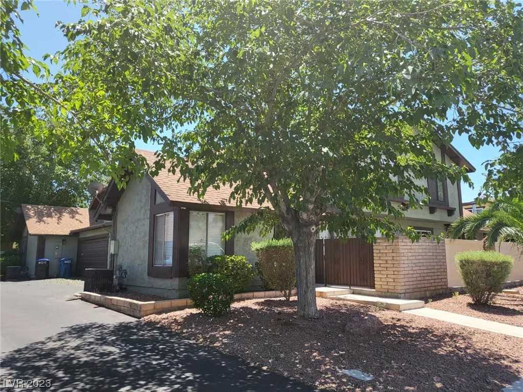 Photo 3 of 18 of 4501 Buena Vista Drive townhome