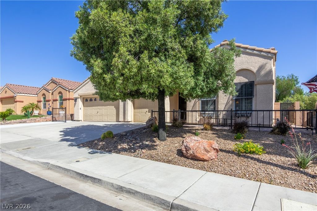 Photo of 176 Ridge Crossing Avenue, Henderson, NV 89002 (MLS # 2777992)