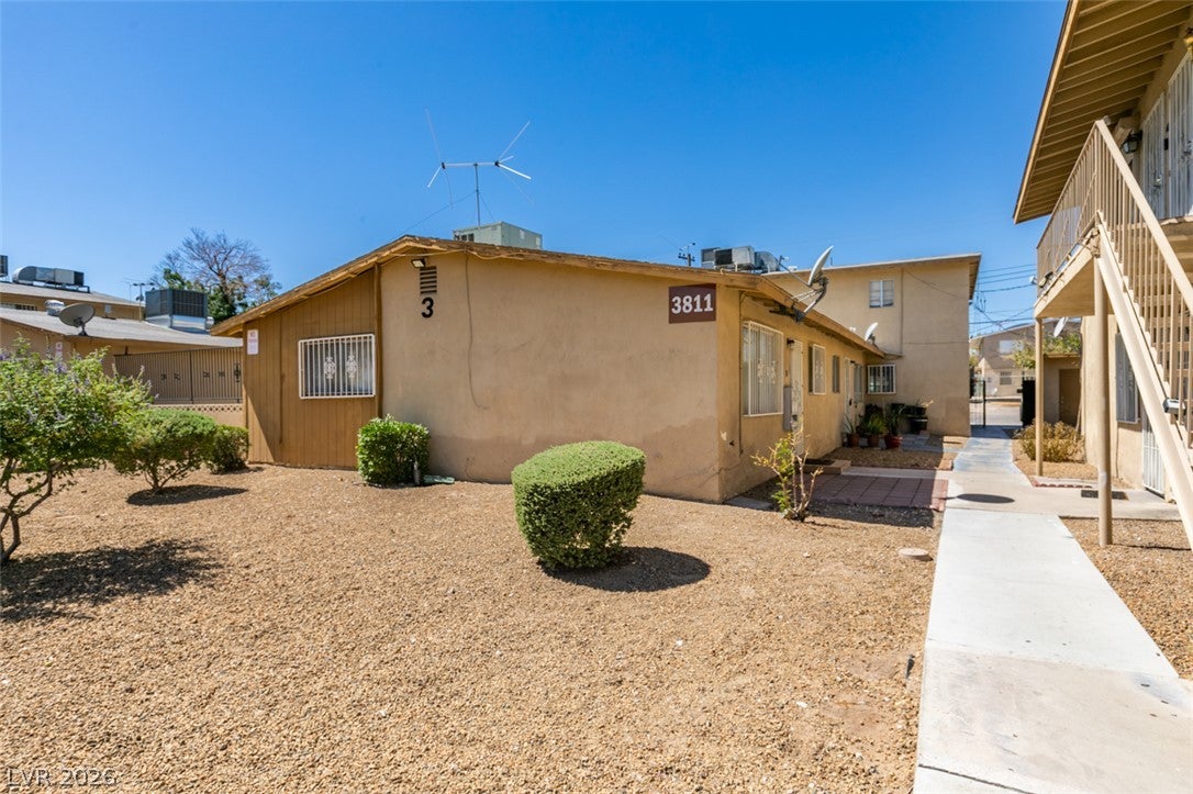 3811 Daisy Street 35