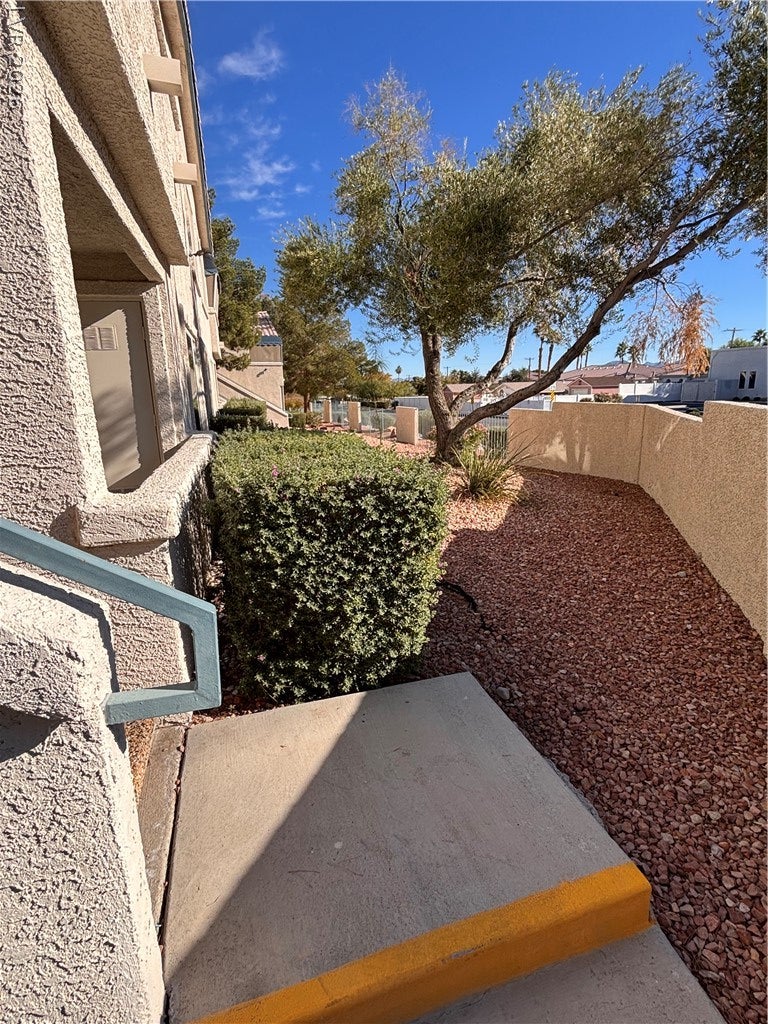 Properties 4 3425 E Russell Road 204