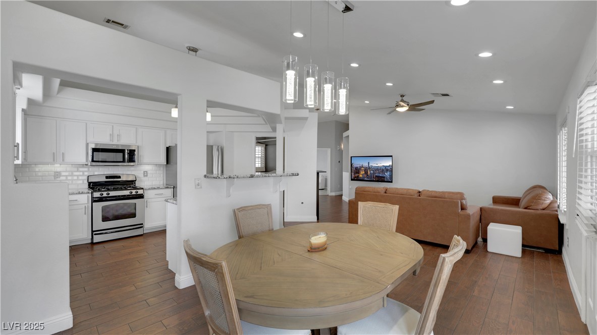 Las Vegas, Nevada 89149, United States, 3 Bedrooms Bedrooms, ,2 BathroomsBathrooms,Residential,Active,205134