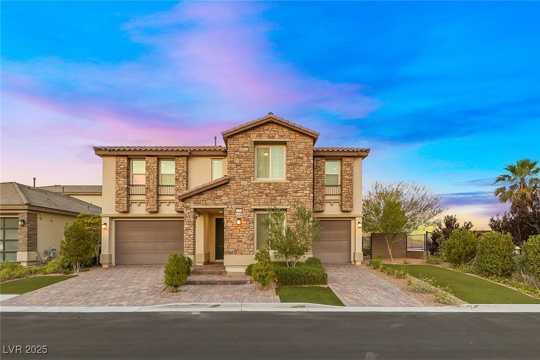 4702 Amazing View Street