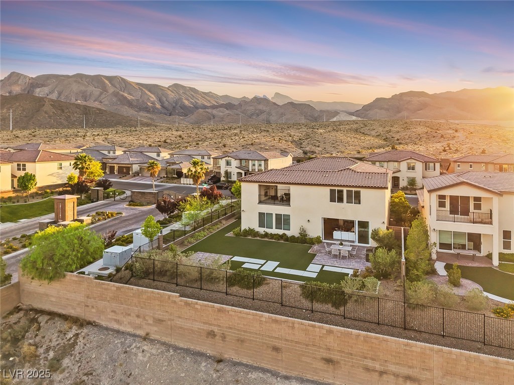 4702 Amazing View Street