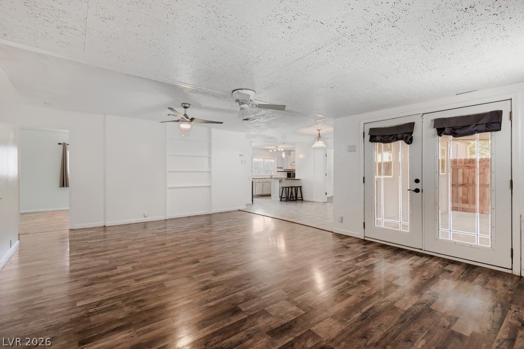 5422 N Sir Richard Drive