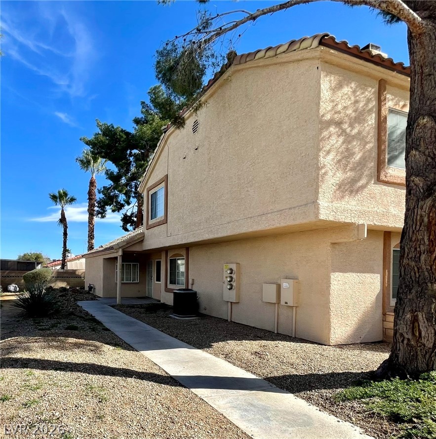 1632 N Torrey Pines Drive 101