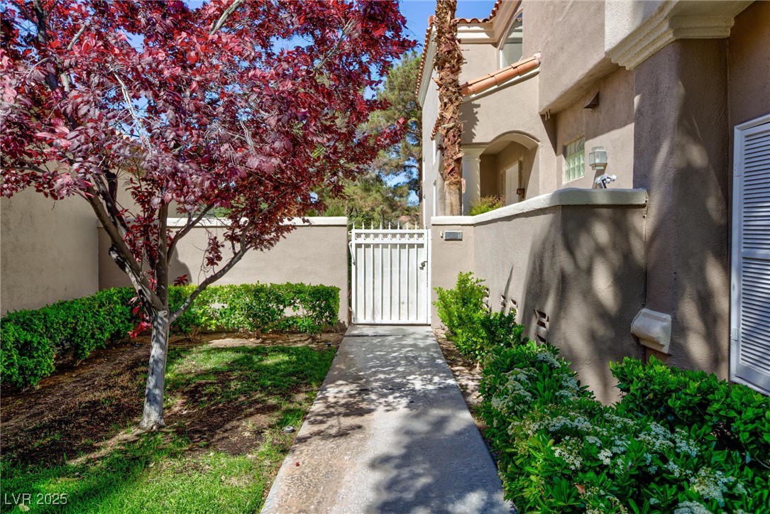 8244 Horseshoe Bend Lane