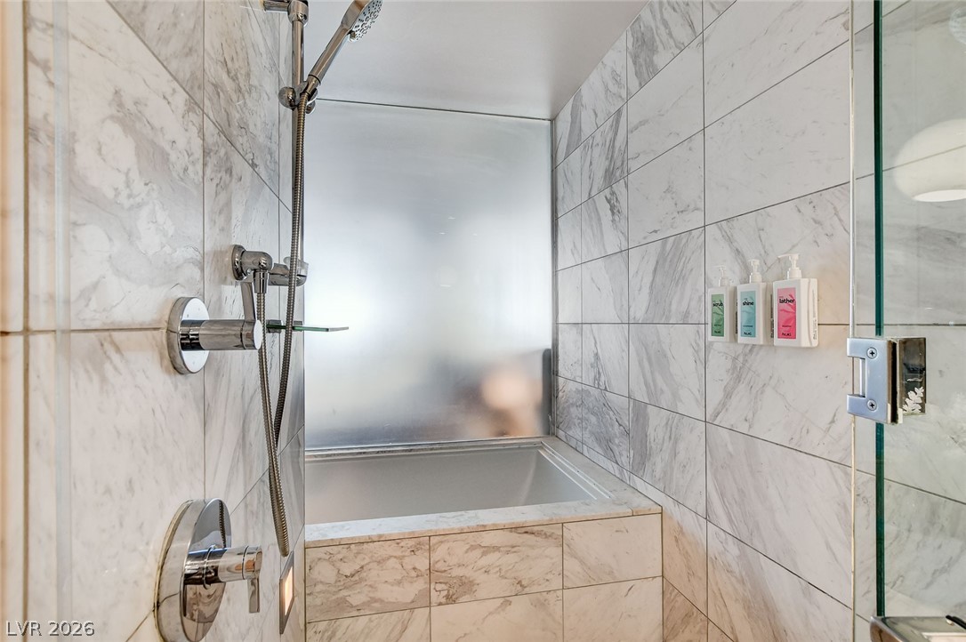 Properties 4 4381 W Flamingo Road 1218