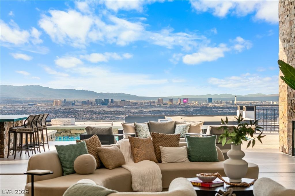 Photo of 9 Stonecutter Court, Henderson, NV 89012 (MLS # 2766717)