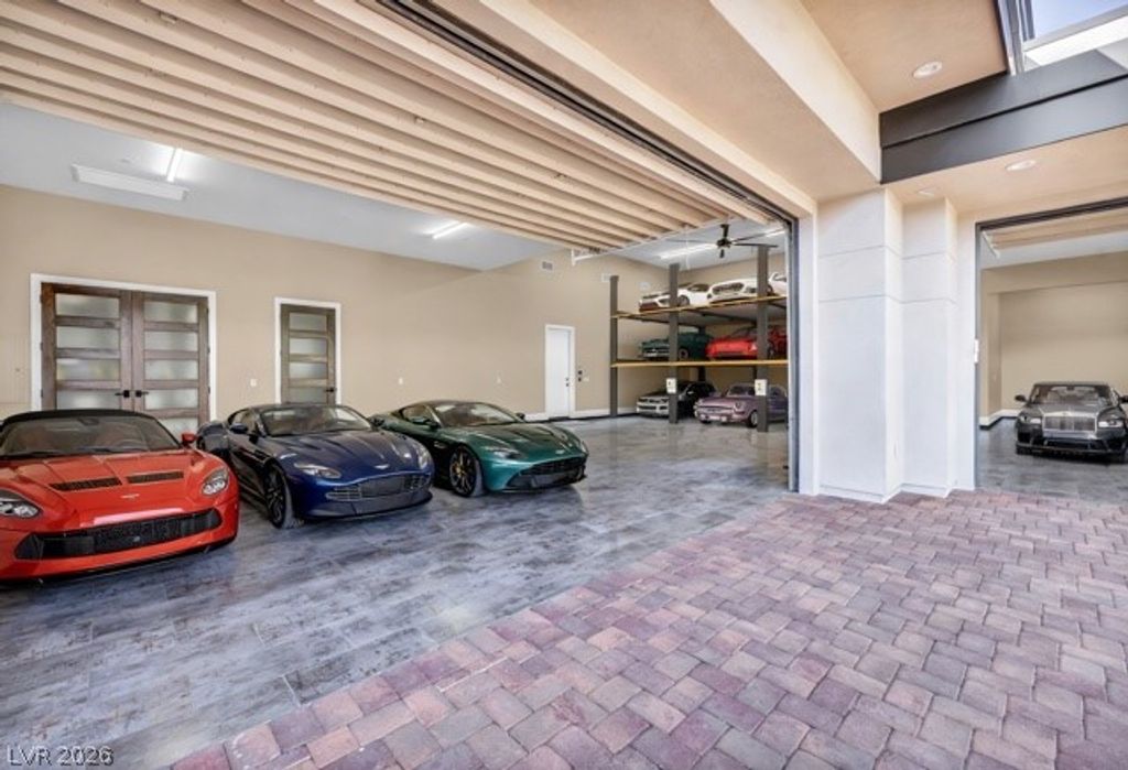 Photo of 9 Stonecutter Court, Henderson, NV 89012 (MLS # 2766717)