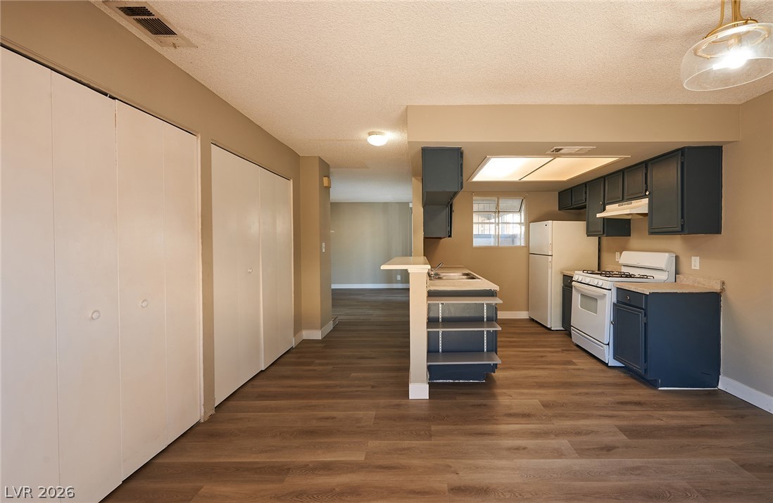 213 N Lamb Boulevard E