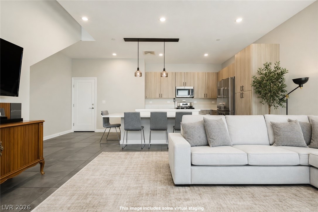 4331 Vantage Ridge Avenue