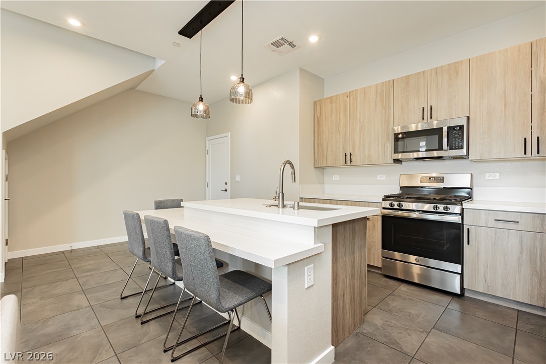 4331 Vantage Ridge Avenue