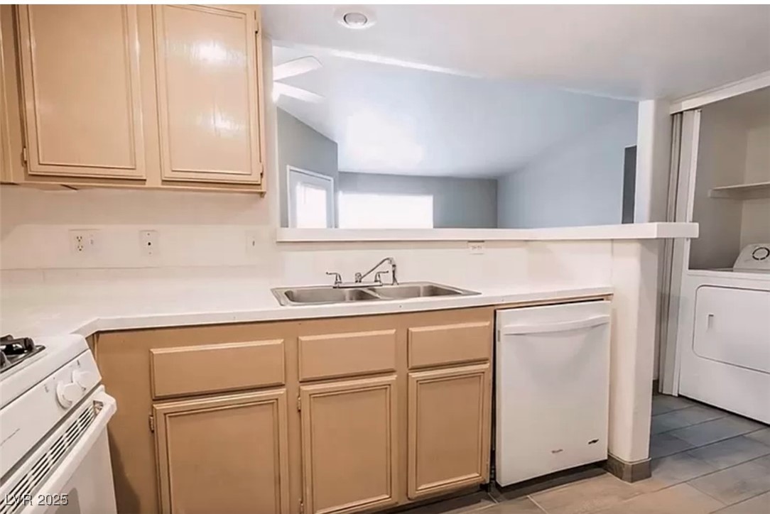 Las Vegas, Nevada 89115, United States, 1 Bedroom Bedrooms, ,1 BathroomBathrooms,Residential,Active,234420