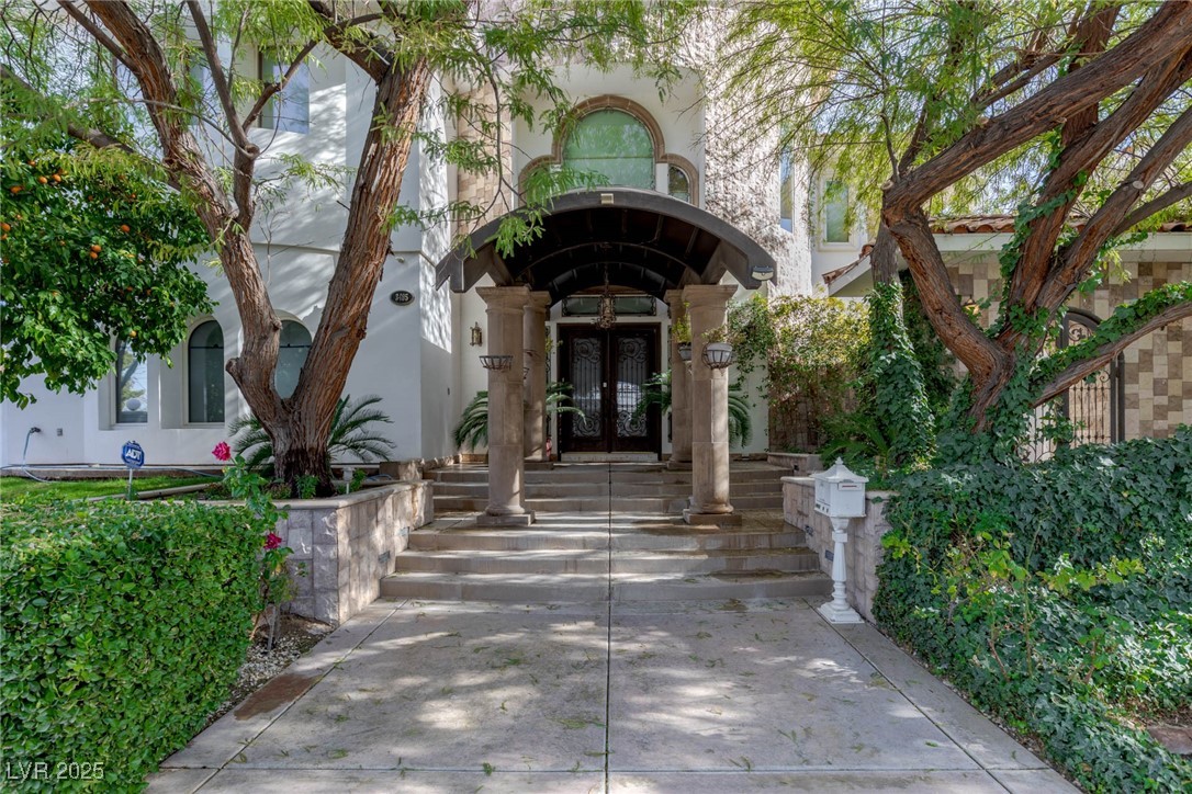 3495 Pama Lane