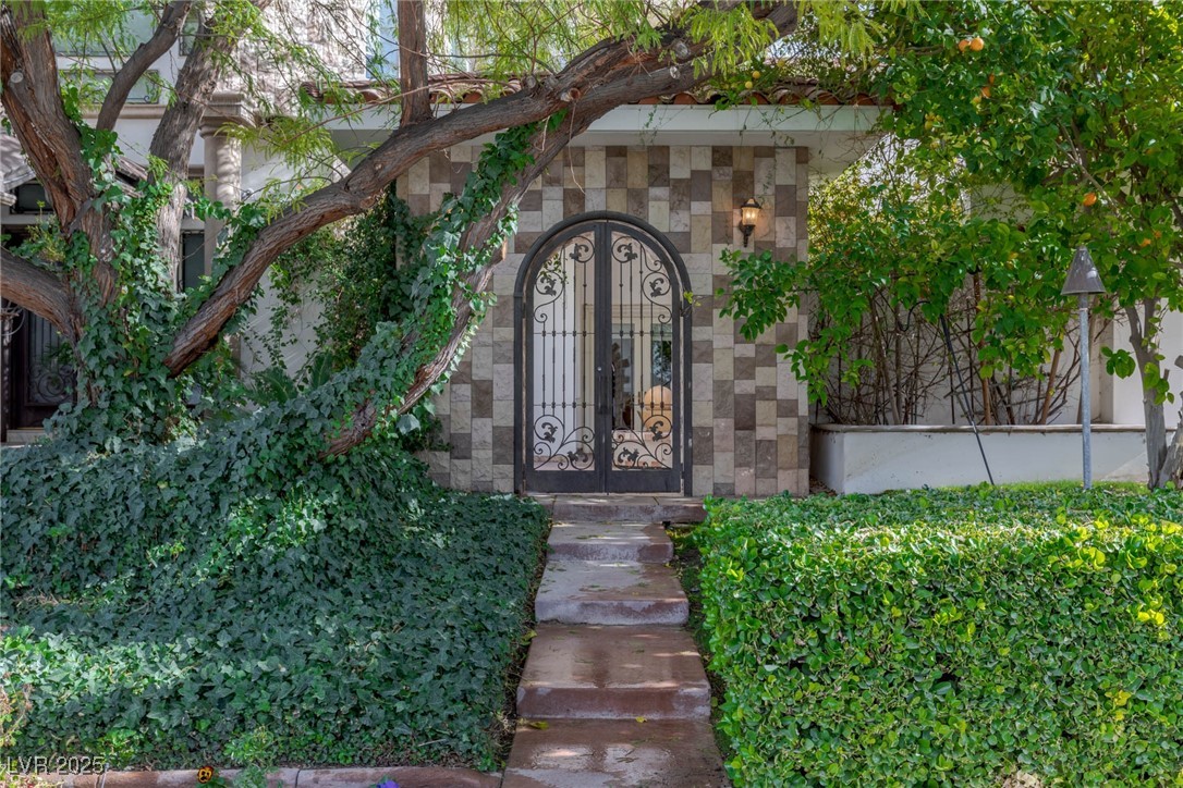 3495 Pama Lane
