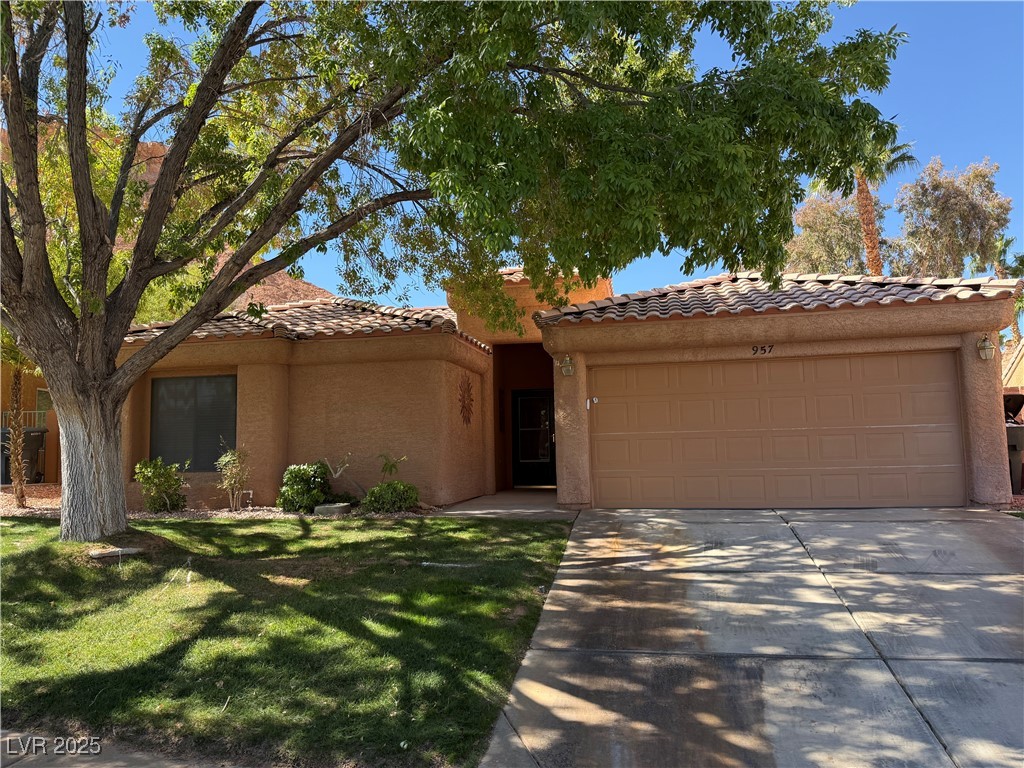 957 Diamond Circle