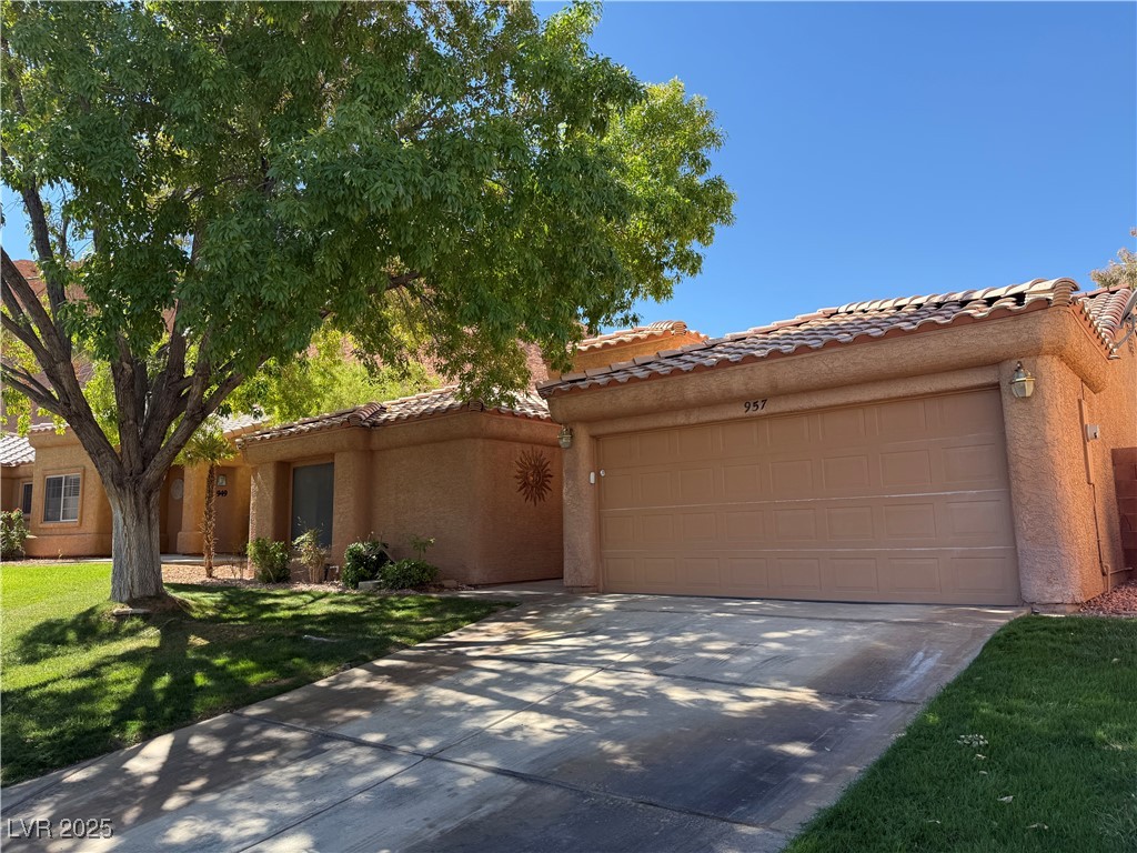957 Diamond Circle