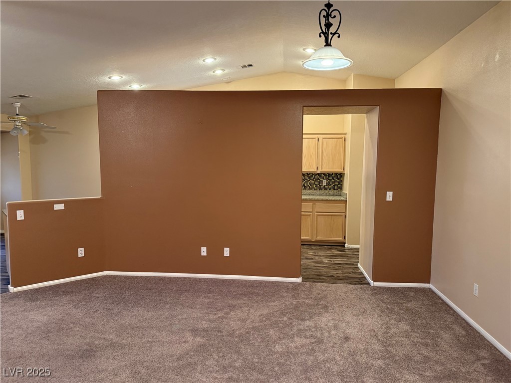 957 Diamond Circle