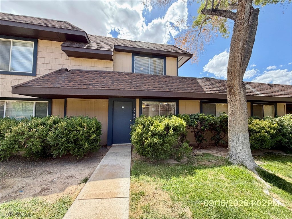 6122 Meadow View Lane