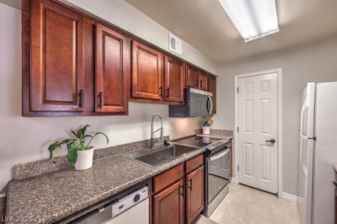 Condo For Sale - 2451 N Rainbow Boulevard #2007<br/> Clark County, Las Vegas, NV 89108