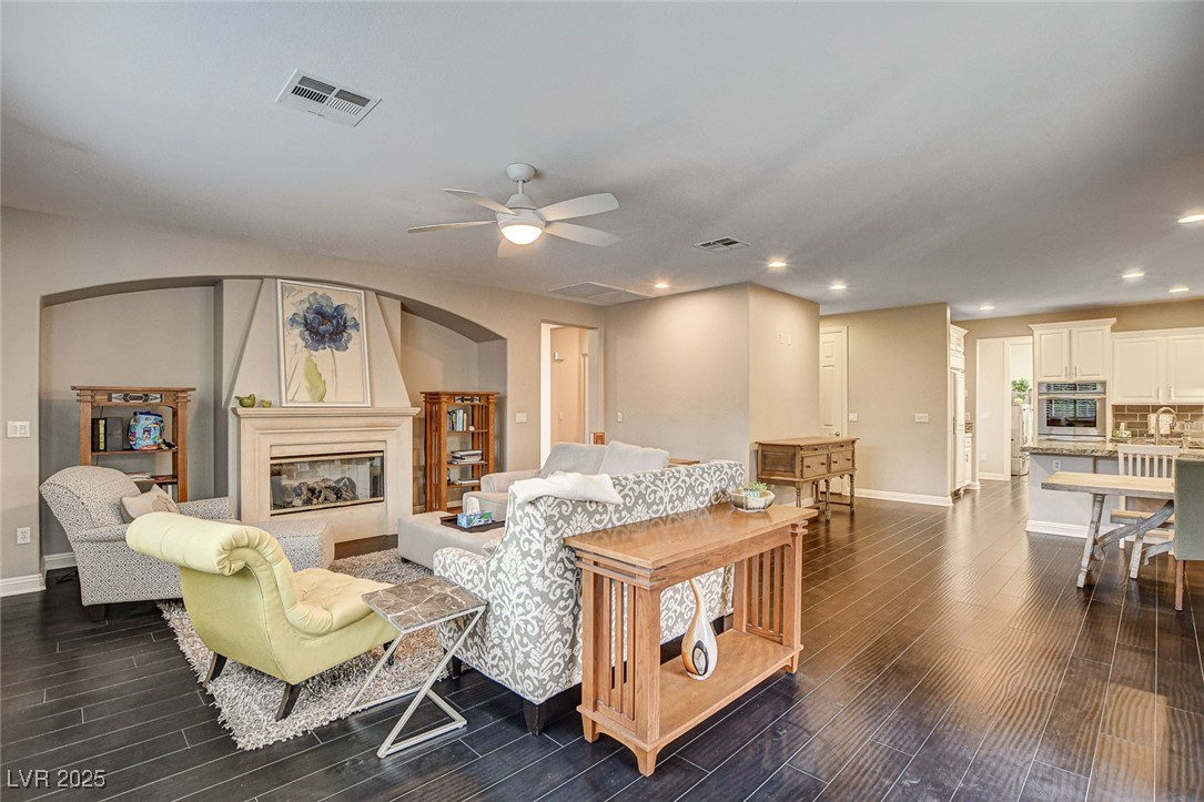10671 Capesthorne Way, Las Vegas, Nevada image 9