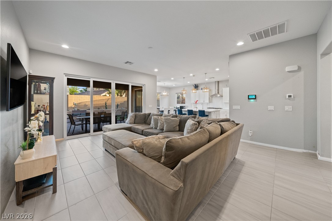 903 Jason Alexander Avenue