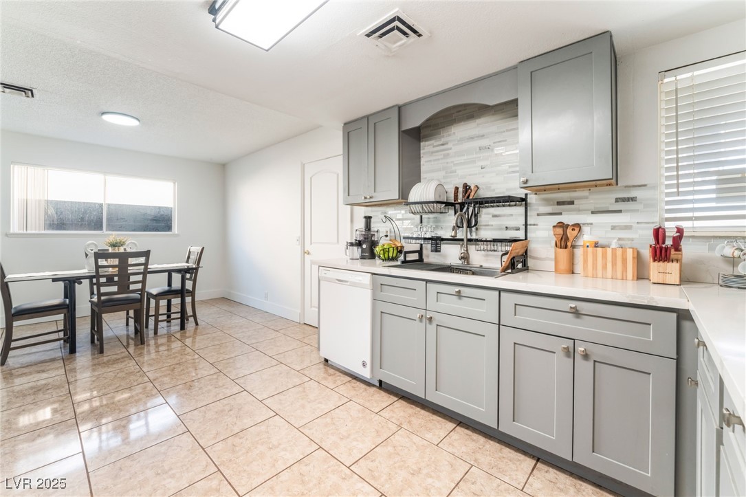 Properties 4 35 Jade Circle