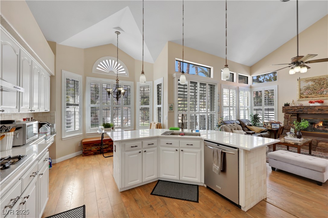 Las Vegas, Nevada 89128, United States, 4 Bedrooms Bedrooms, ,3 BathroomsBathrooms,Residential,Active,124161