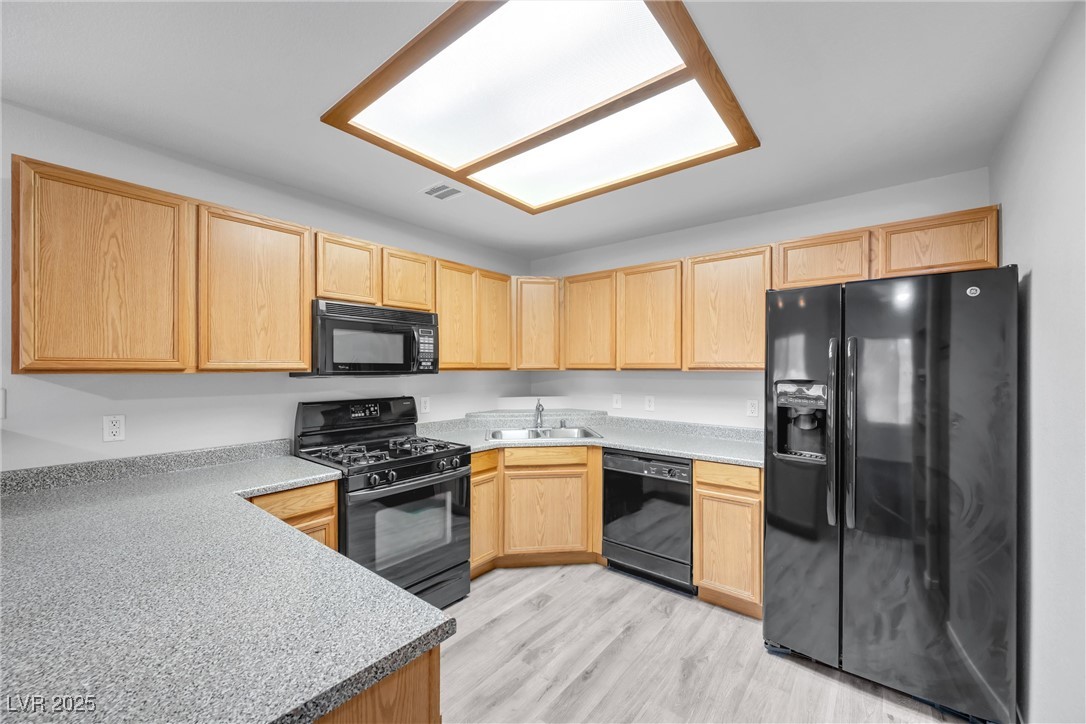 Las Vegas, Nevada 89120, United States, 2 Bedrooms Bedrooms, ,2 BathroomsBathrooms,Residential,Pending,84425