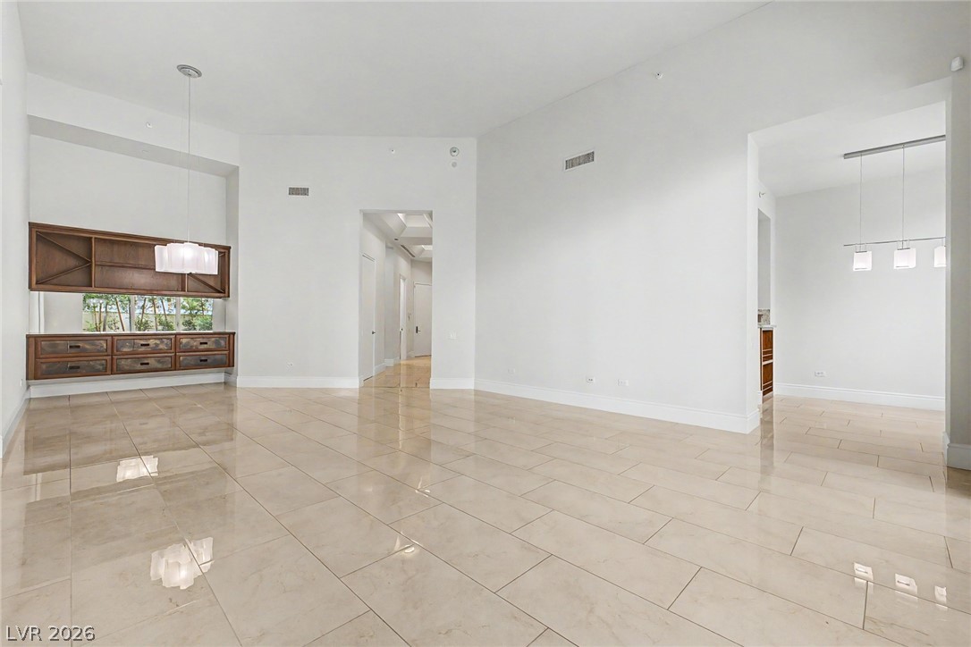 2877 Paradise Road 104