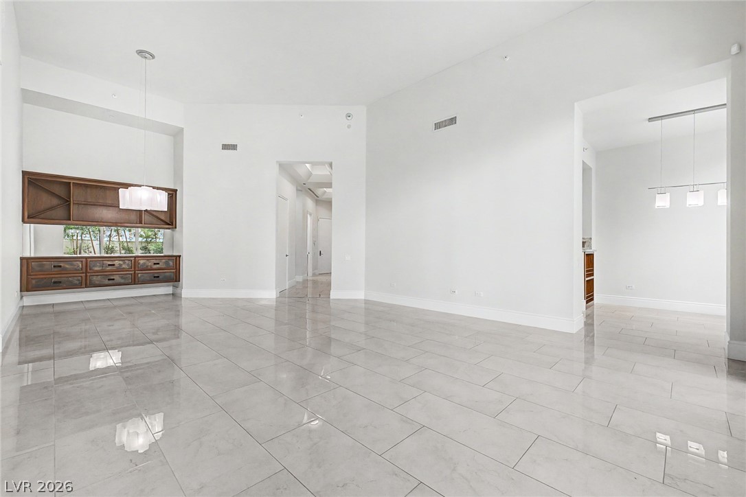 2877 Paradise Road 104