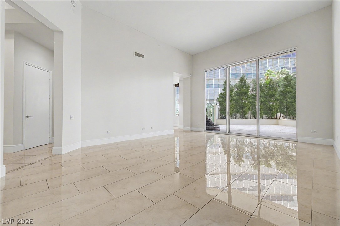 2877 Paradise Road 104