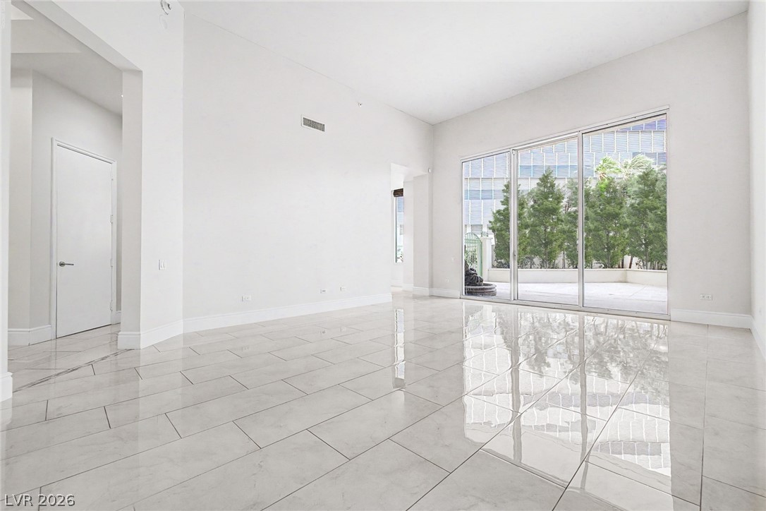 2877 Paradise Road 104