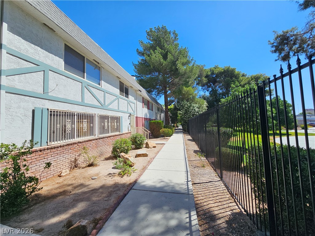 702 Greenbriar Townhouse Way