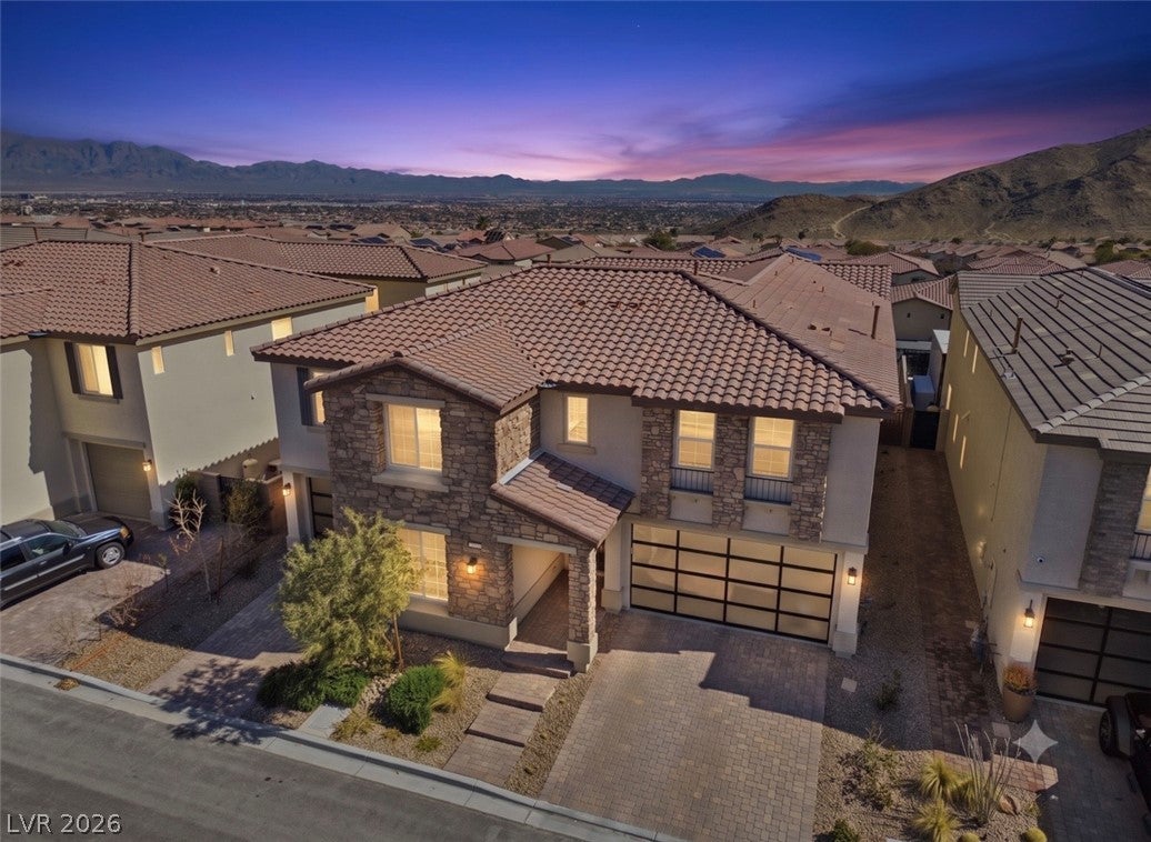4522 Amazing View Street
