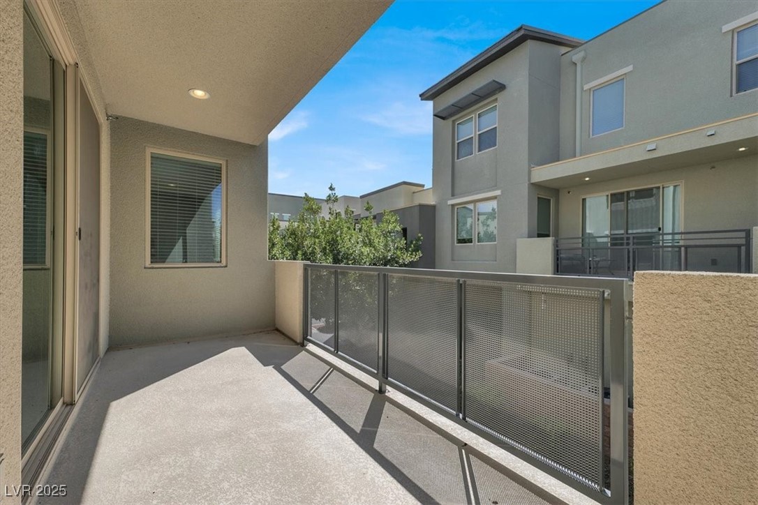 Las Vegas, Nevada 89135, United States, 2 Bedrooms Bedrooms, ,3 BathroomsBathrooms,Residential,Pending,205543