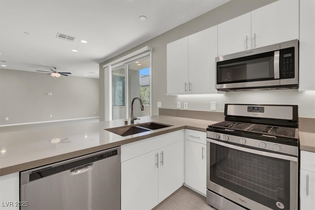 Las Vegas, Nevada 89135, United States, 2 Bedrooms Bedrooms, ,3 BathroomsBathrooms,Residential,Pending,205543