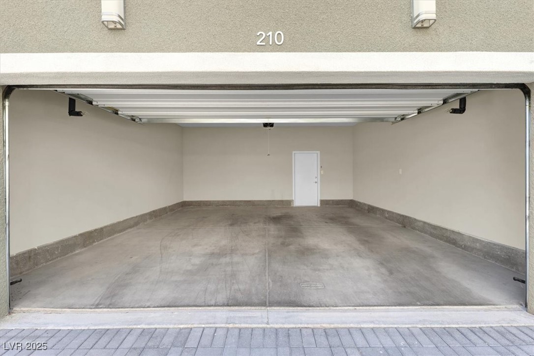 Las Vegas, Nevada 89135, United States, 2 Bedrooms Bedrooms, ,3 BathroomsBathrooms,Residential,Pending,205543