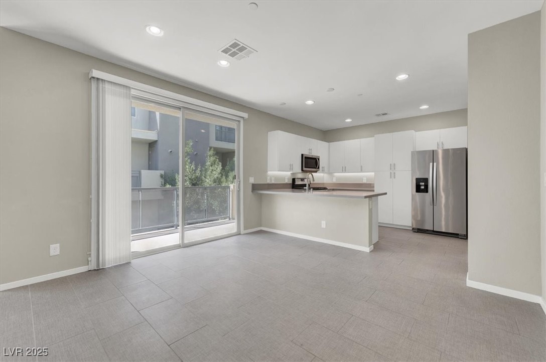 Las Vegas, Nevada 89135, United States, 2 Bedrooms Bedrooms, ,3 BathroomsBathrooms,Residential,Pending,205543