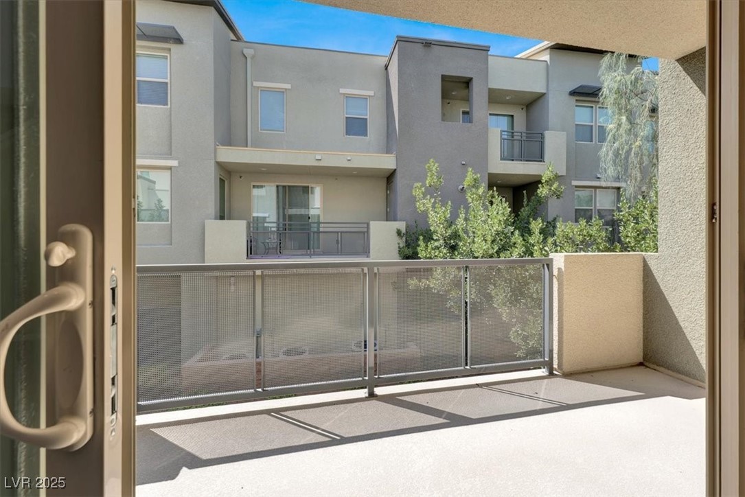 Las Vegas, Nevada 89135, United States, 2 Bedrooms Bedrooms, ,3 BathroomsBathrooms,Residential,Pending,205543