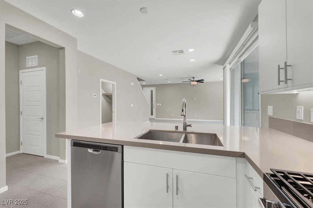 Las Vegas, Nevada 89135, United States, 2 Bedrooms Bedrooms, ,3 BathroomsBathrooms,Residential,Pending,205543