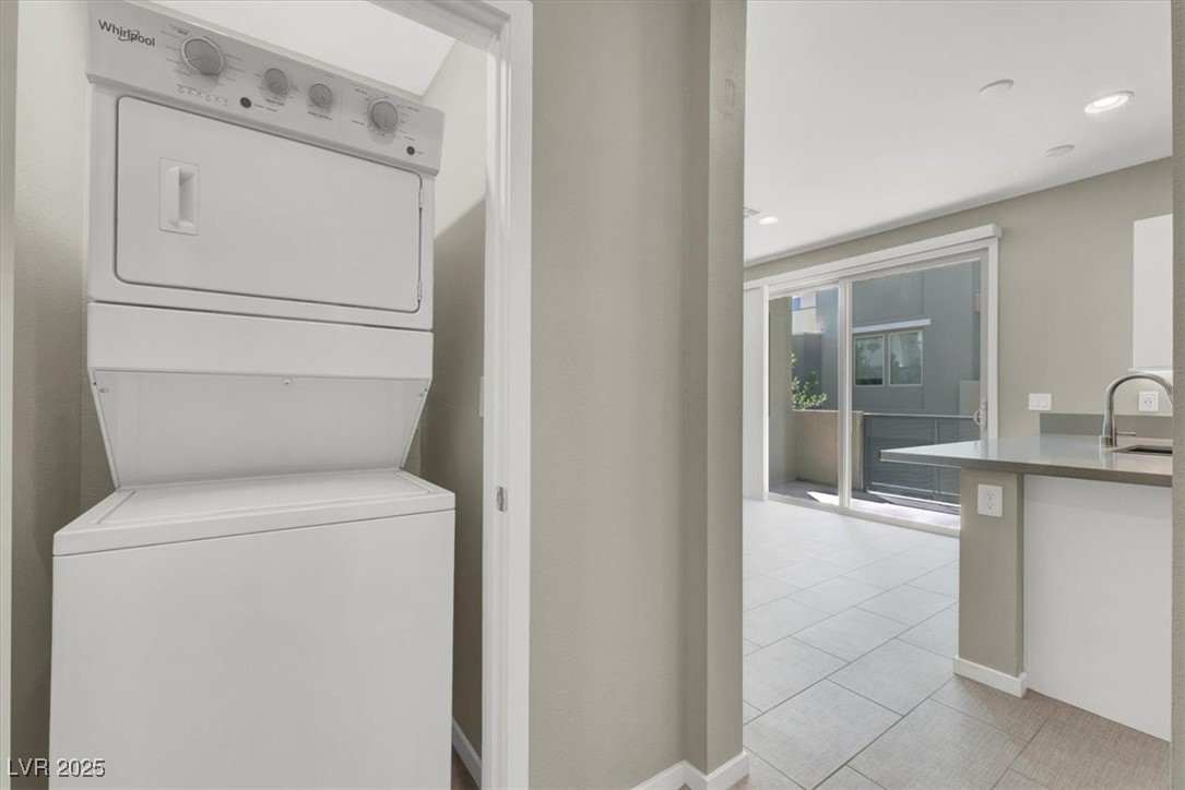 Las Vegas, Nevada 89135, United States, 2 Bedrooms Bedrooms, ,3 BathroomsBathrooms,Residential,Pending,205543