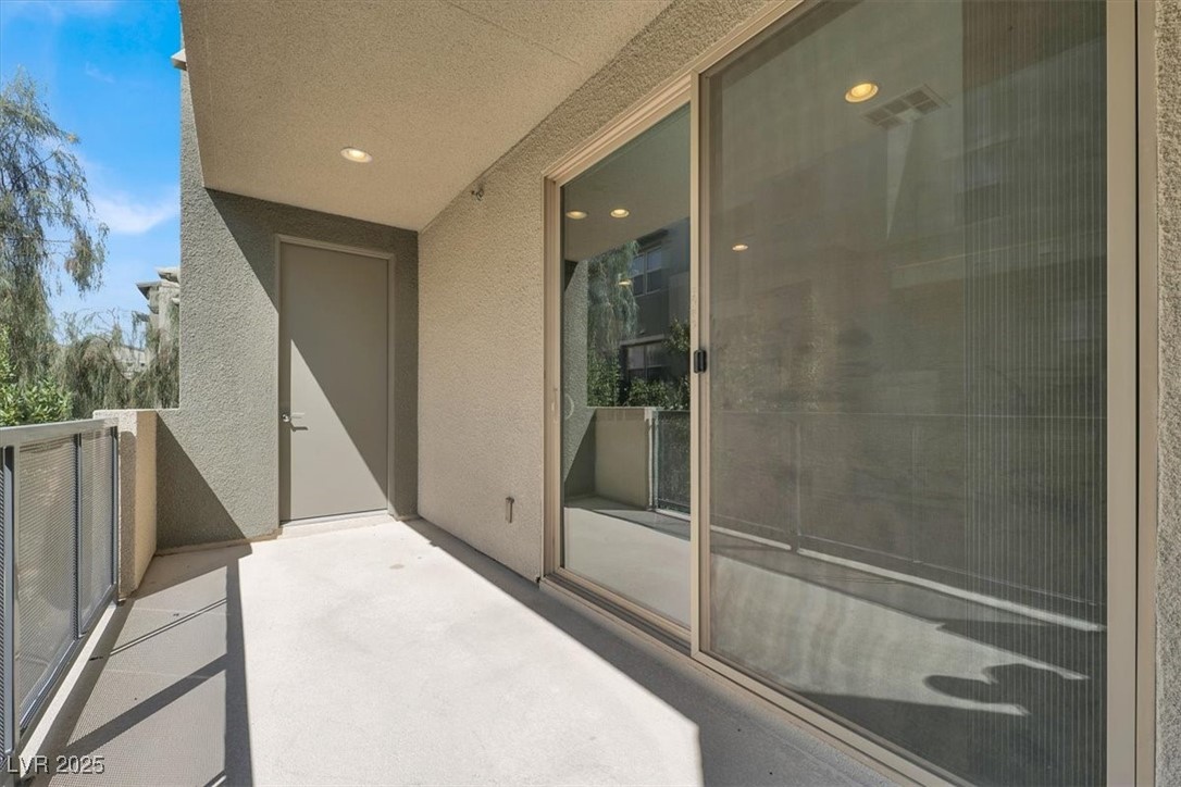 Las Vegas, Nevada 89135, United States, 2 Bedrooms Bedrooms, ,3 BathroomsBathrooms,Residential,Pending,205543