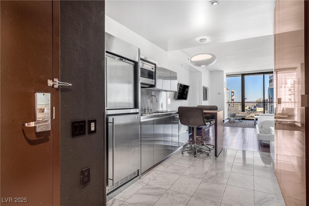 4381 W FLAMINGO Road 2504