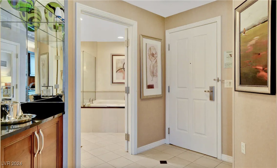 Las Vegas, Nevada 89109, United States, 1 Bedroom Bedrooms, ,1 BathroomBathrooms,Residential,Pending,24784